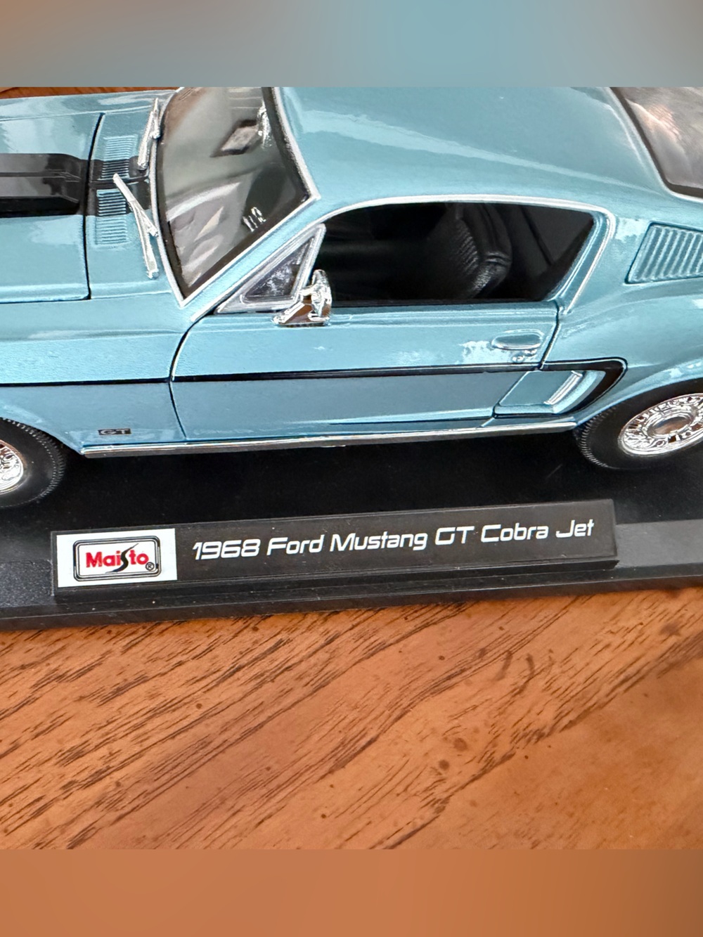 Maisto 1968 Ford Mustang GT Cobra Jet - Blue - Picture 2 of 7